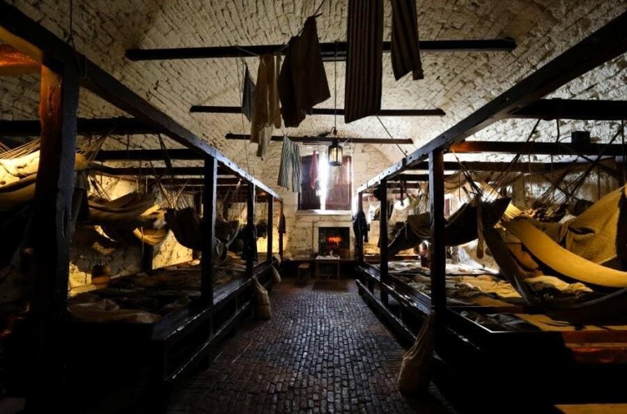 Мрачные тайны Эдинбургского замка: Кровавая история и неупокоенные духи Мрачные тайны Эдинбургского замка: Кровавая история и неупокоенные духи