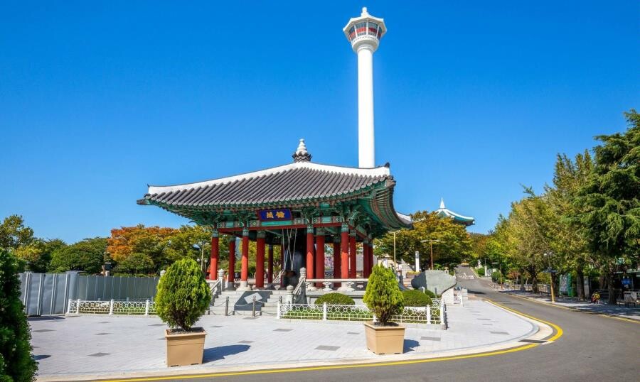 Парк Йондусан (Yongdusan) в центре Пусана Парк Йондусан (Yongdusan) в центре Пусана