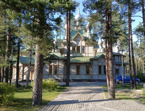 в поселке